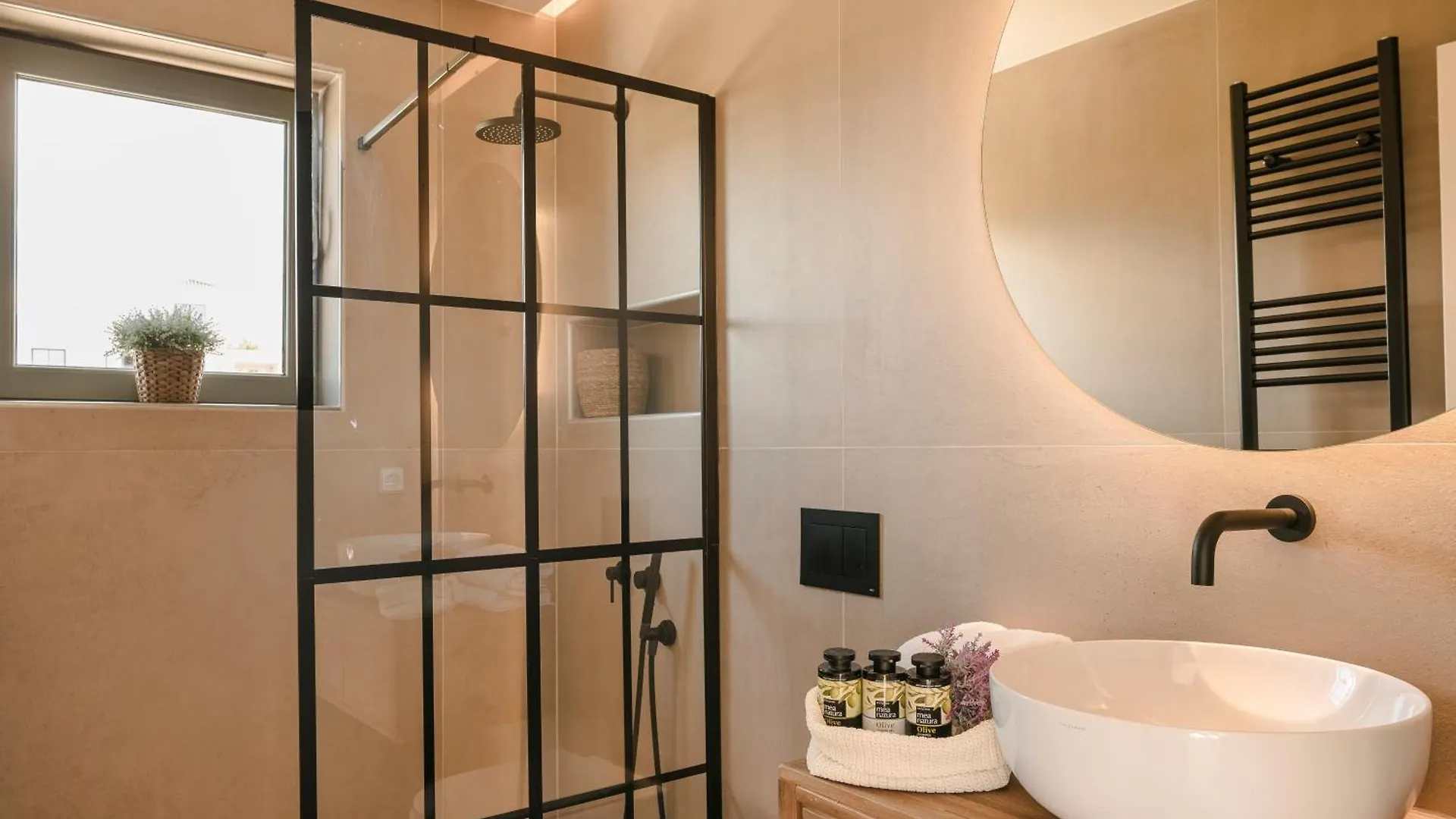 Absolute Villa By Stylish Stays Livathos
