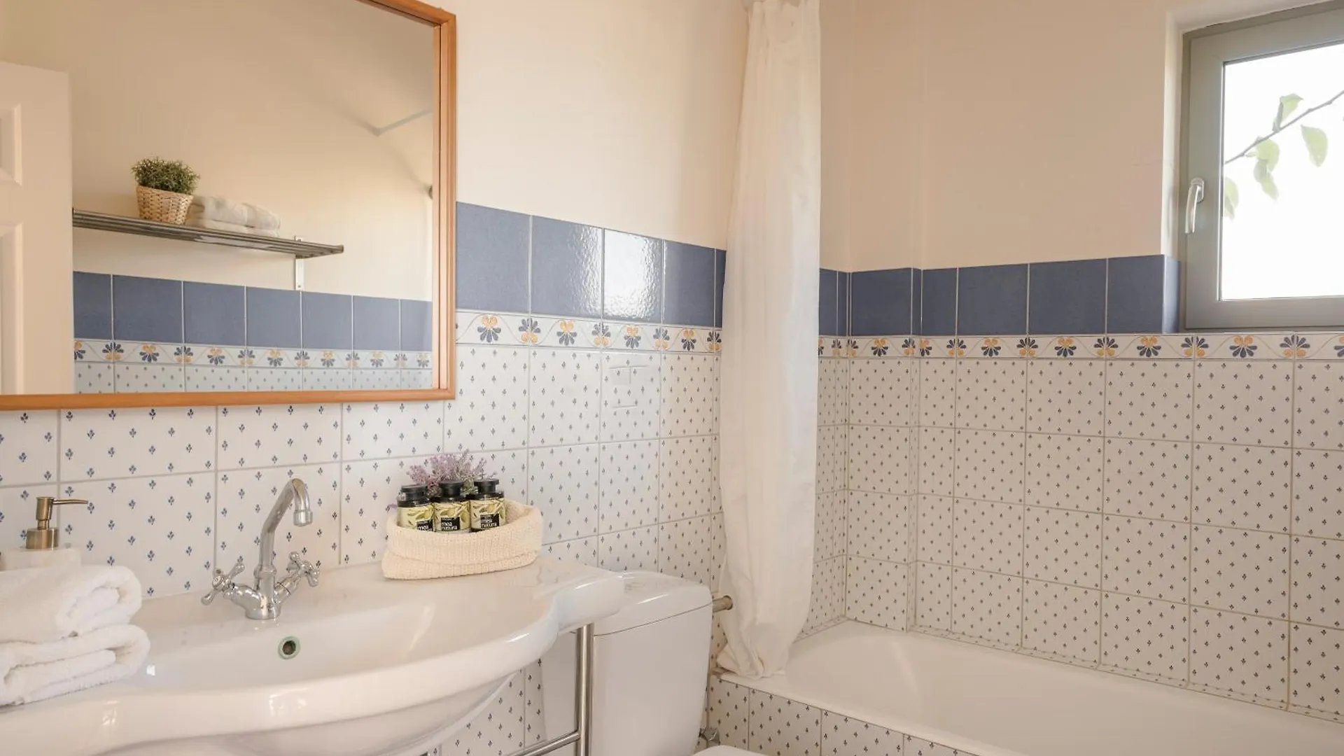 Absolute Villa By Stylish Stays Livathos  0*, Livathos (Kefalonia)